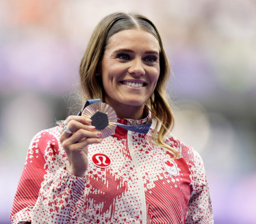 TVERK ZBOG MEDALJE: Olimpijka prodaje svoje vruće slike VIDEO