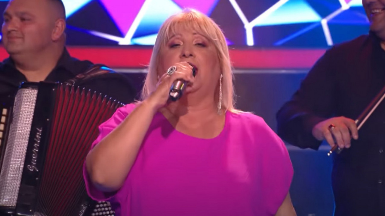 БИЛА ЗАБРАЊЕНА У КАФАНАМА: Шикица од песме саградила куће