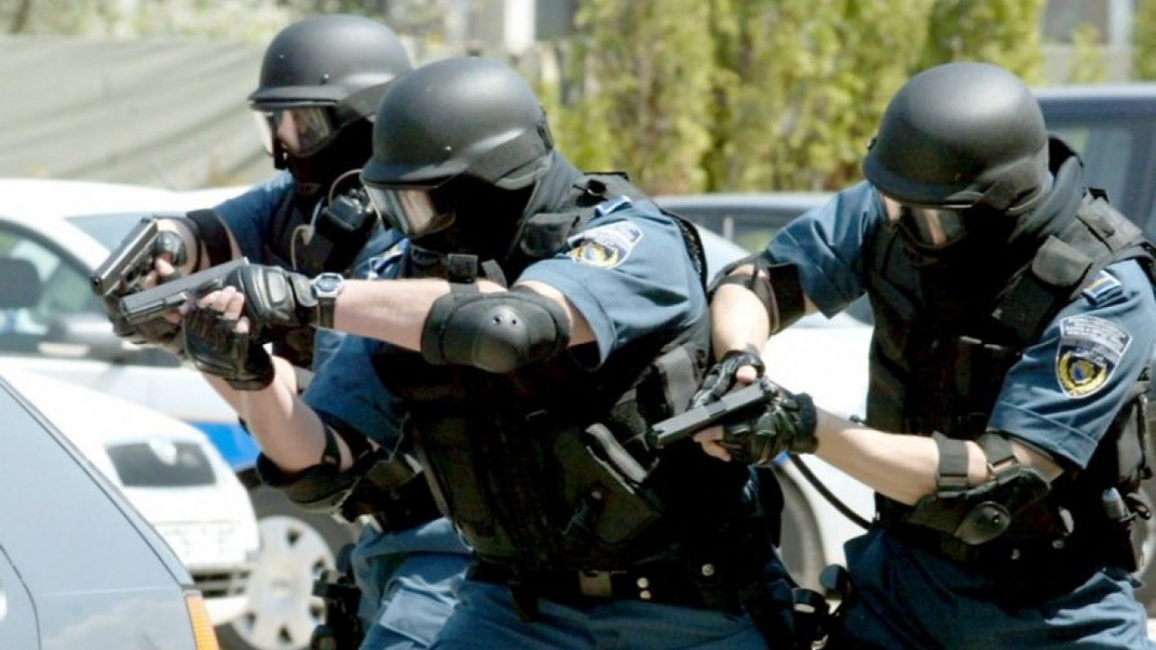 ПУЦЊАВА У ШКОЛИ У САНСКОМ МОСТУ: Страхује се да има мртвих