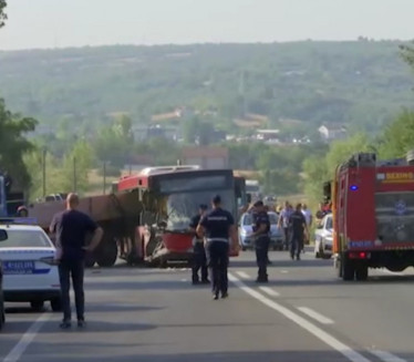 LISICE VOZAČU BUSA Jedna osoba stradala,18 putnika povređeno