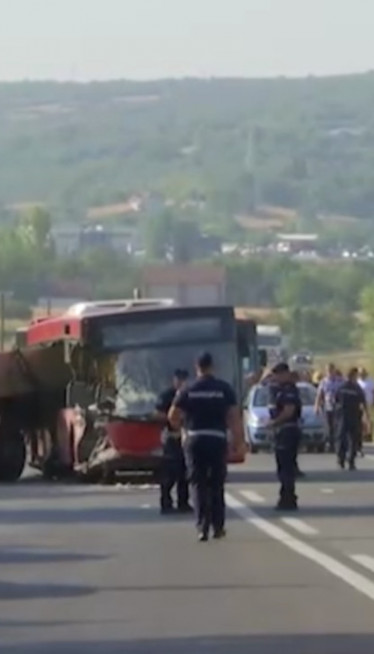 LISICE VOZAČU BUSA Jedna osoba stradala,18 putnika povređeno