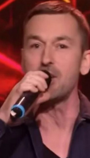 "ДОЂИ ПО СТВАРИ": Сахранио родитеље па га жена избацила