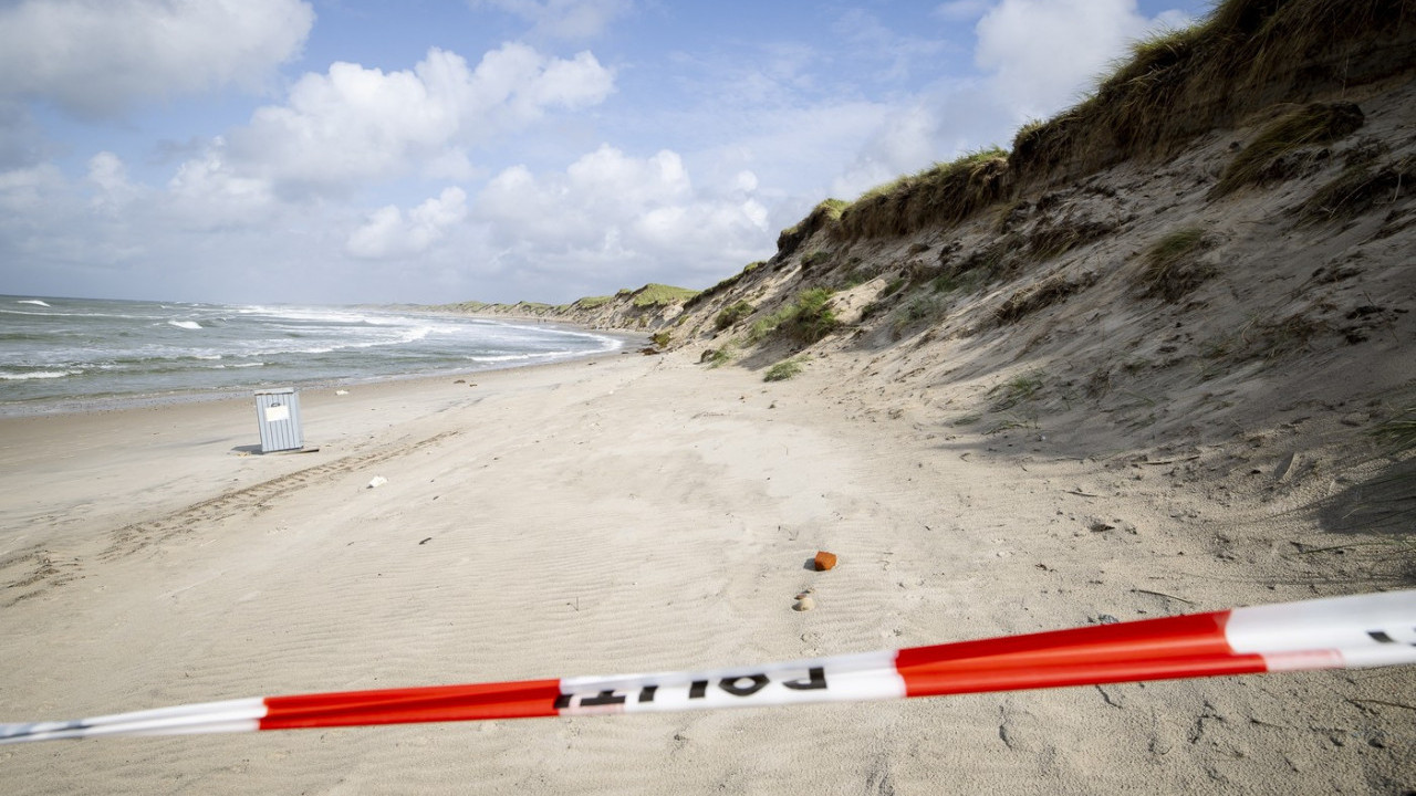 UŽAS: Dečak (10) kopao rupe,zatrpao ga pesak - srce mu stalo