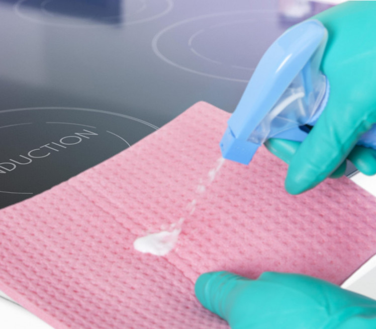 БЕЗ РИБАЊА: Како најлакше уклонити флеке са равне плоче?