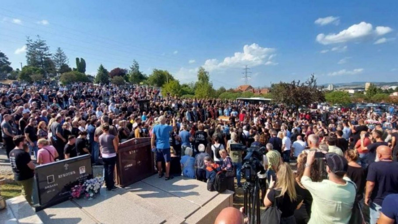 САХРАЊЕН БОРА ЂОРЂЕВИЋ: Опело служило десетак свештеника