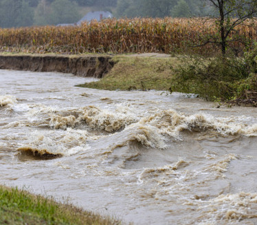 POPLAVE U ŠPANIJI: Kiša ne prestaje da pada