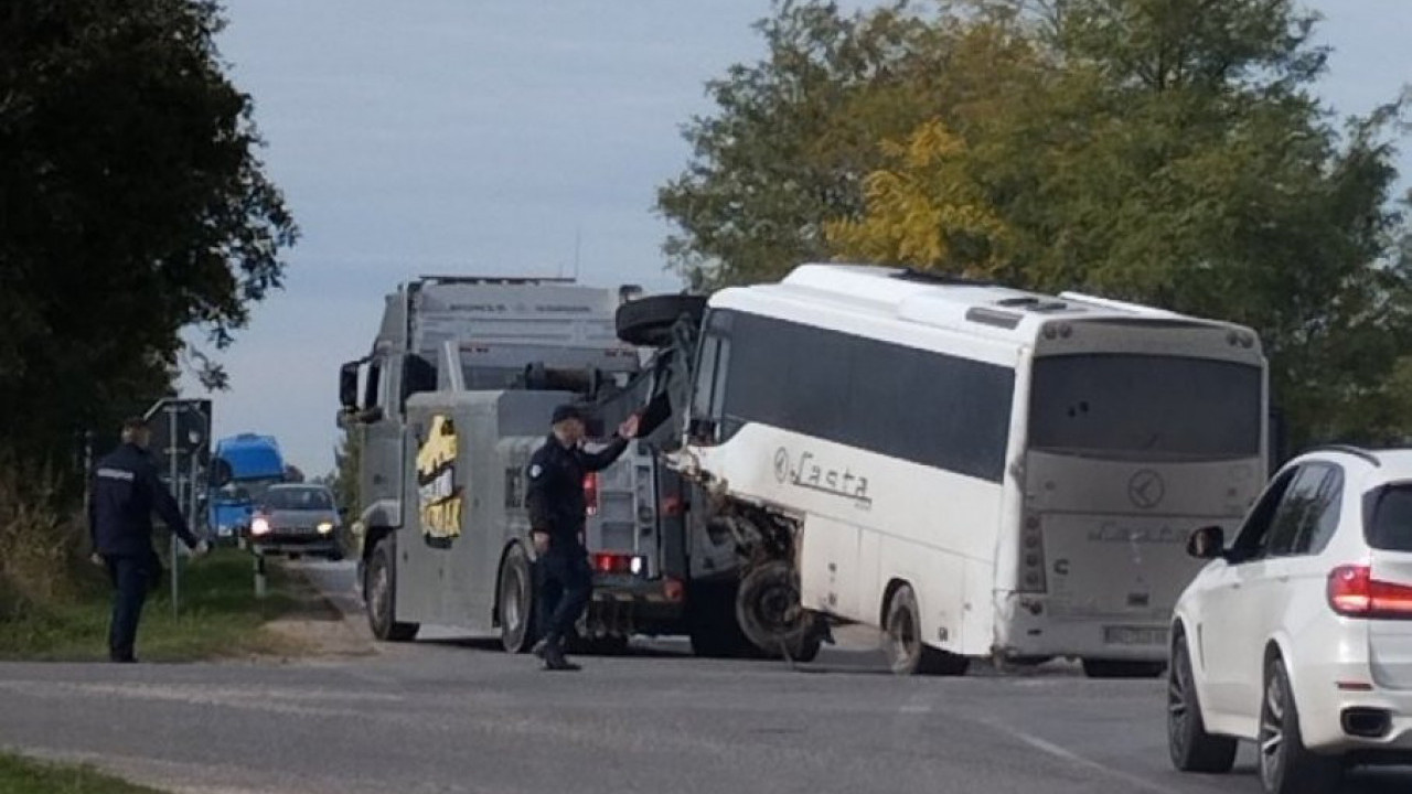 NOVI DETALJI AUTOBUSKE NESREĆE: Skoro 40 povređenih