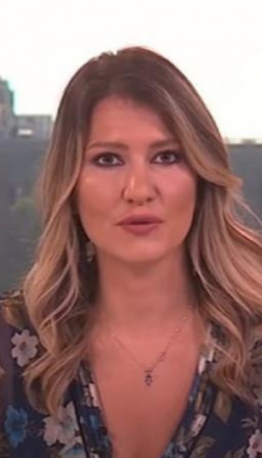 УСКА МИНИ ХАЉИНА: Водитељка се проводи у јеку развода