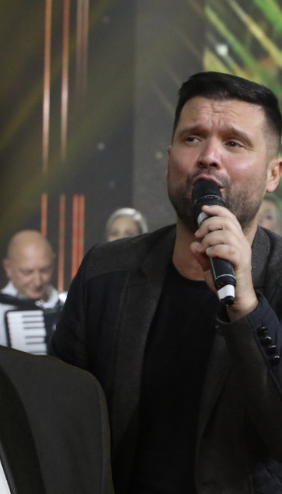 PEVAO ISTOJ MLADOJ NA DVE SVADBE: Pevač bio u neverici