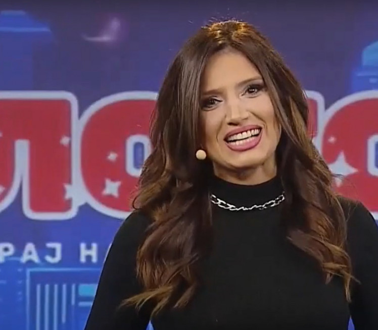 RAZNEŽILA PRIZOROM: Prve fotke "Loto devojke" sa bebom