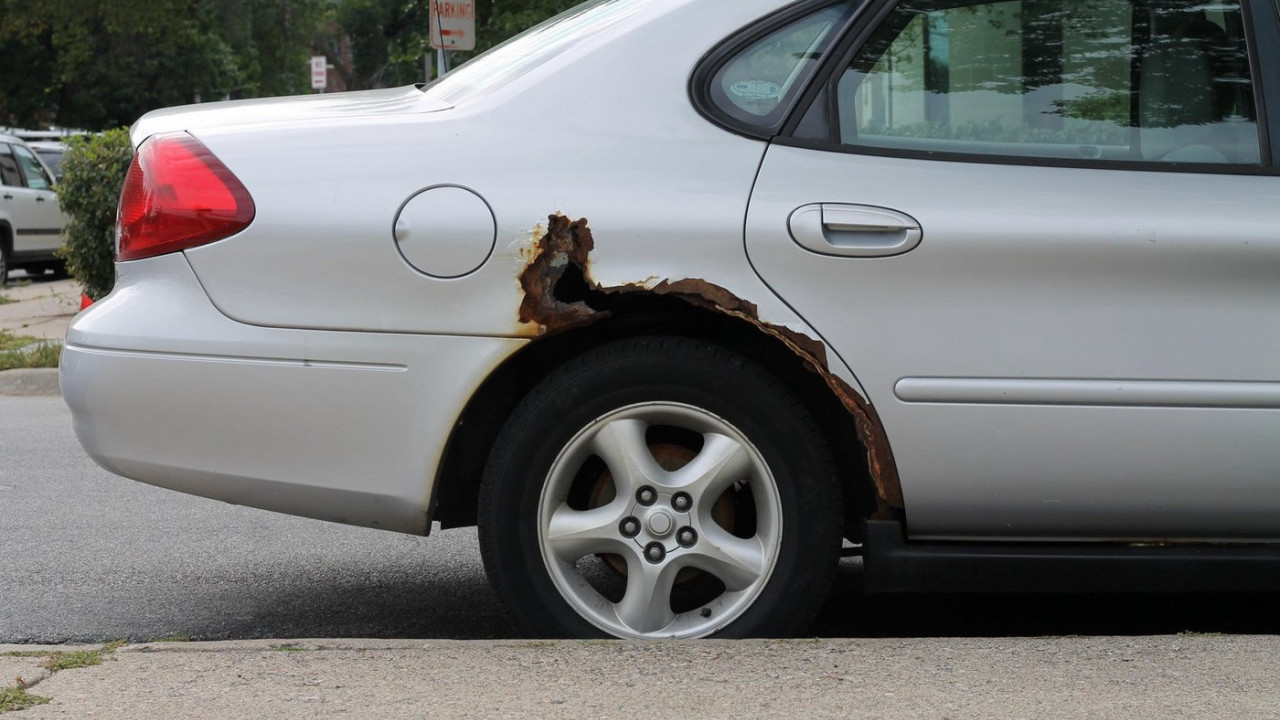 АУТО УВЕК НАПОЉУ: Како га сачувати од крађе, рђе, сунца