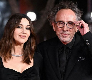 NAKON 3 GODINE - KRAH: Raskinuli Monika Beluči i Tim Barton