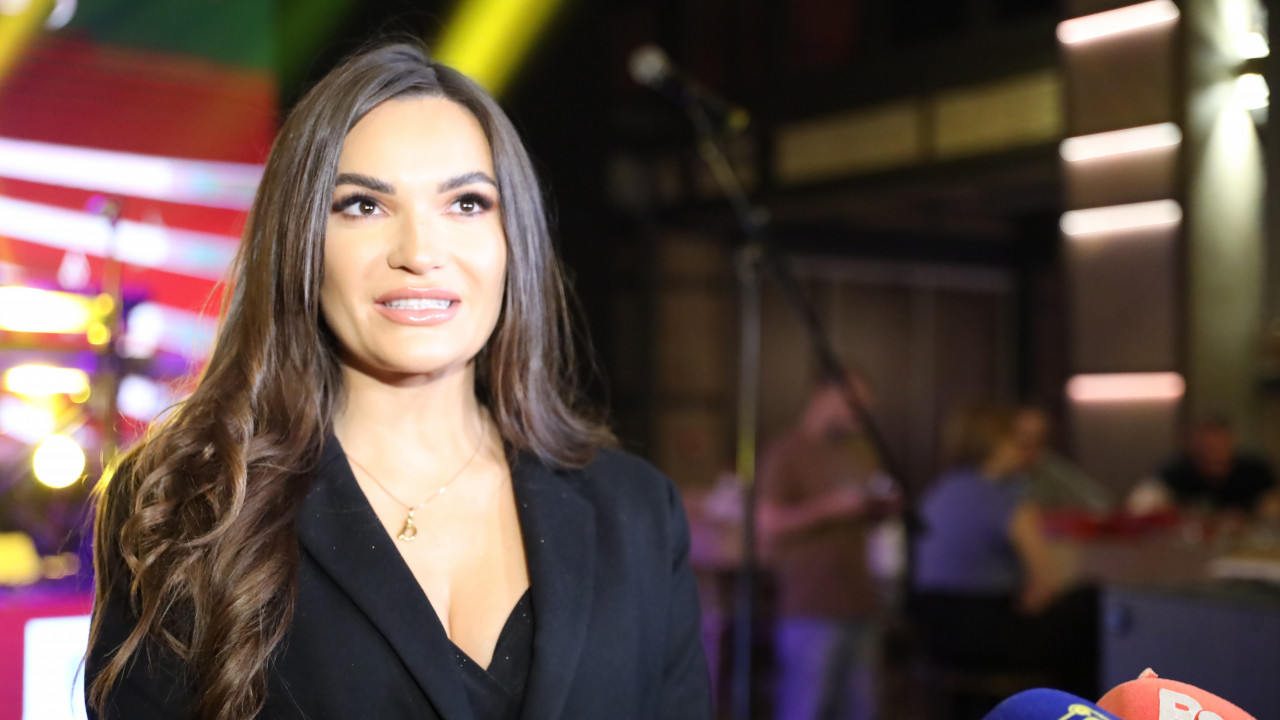 "НЕМАМ ИЗГОВОР ДА БИХ ИЗБЕГЛА": Певачица о интимним односима