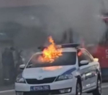 GORI POLICIJSKI AUTO: Požar u Beogradu