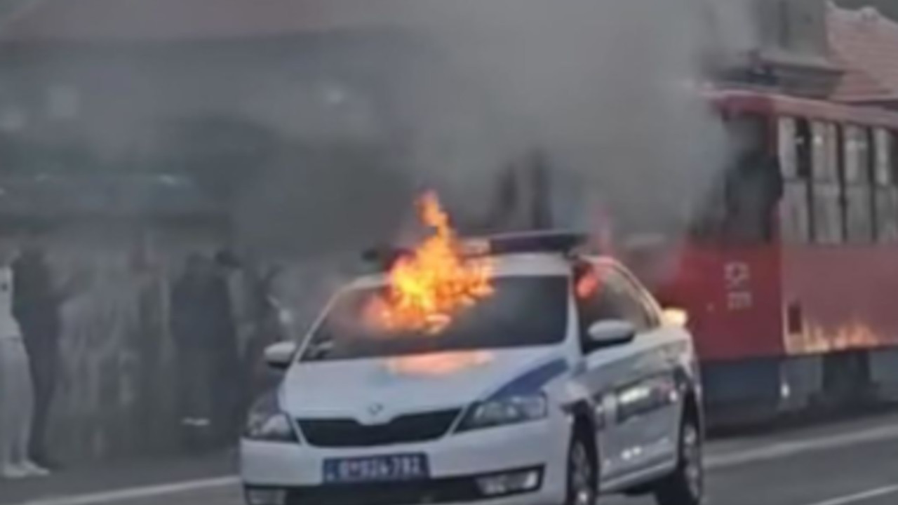 GORI POLICIJSKI AUTO: Požar u Beogradu