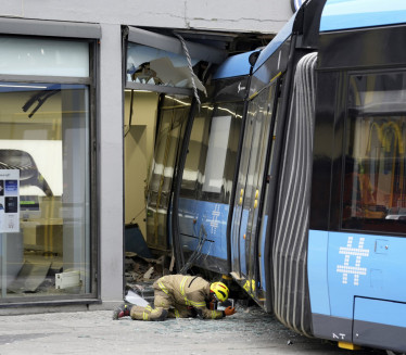 TRAMVAJ ULETEO U PRODAVNICU: Haos u Norveškoj