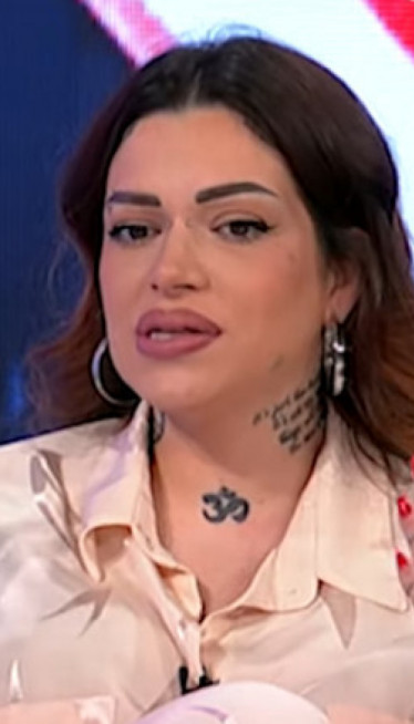 UKINUTE PESME SA JUTJUBA: Pevačica zapretila tužbom