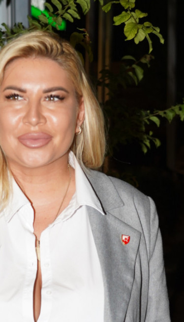 "ŠTO NE RAĐAŠ DECU": Dea odbrusila pratiocima