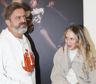 UŽIVA NA ZANZIBARU Sergejeva žena se skinula u bikini (FOTO)