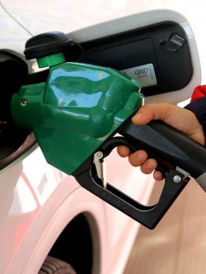 ПОЈЕФТИНИО БЕНЗИН: Нове цене горива за наредних седам дана