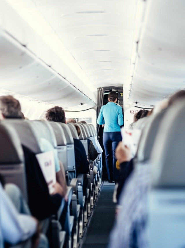 UŽAS NA LETU Umrla u avionu, telo stavili 14h u vrelu kuhinju