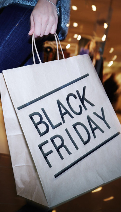 DANAS JE CRNI PETAK: Popusti u Srbiji veći i od 50%