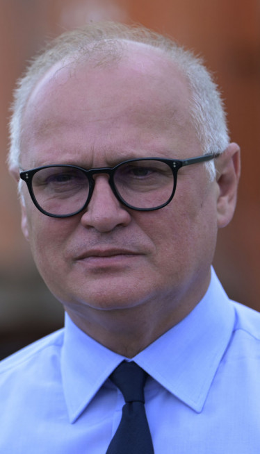 VESIĆ HITNO OPERISAN: Pogoršanje zdravstvenog stanja