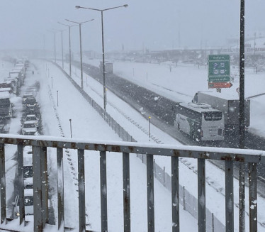 ОРКАНСКА ОЛУЈА ПРЕТИ ЕВРОПИ: Пашће и до два метра снега