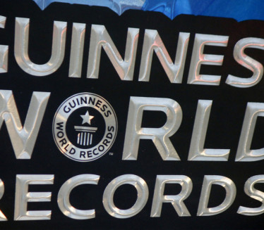 PRODATA U 150 MILIONA PRIMERAKA: Nastanak Ginisove knjige