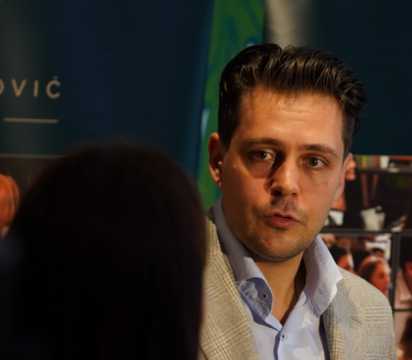 BIKOVIĆ SA ŽENOM I SINOM NAPUSTIO SRBIJU: Evo gde se nalaze