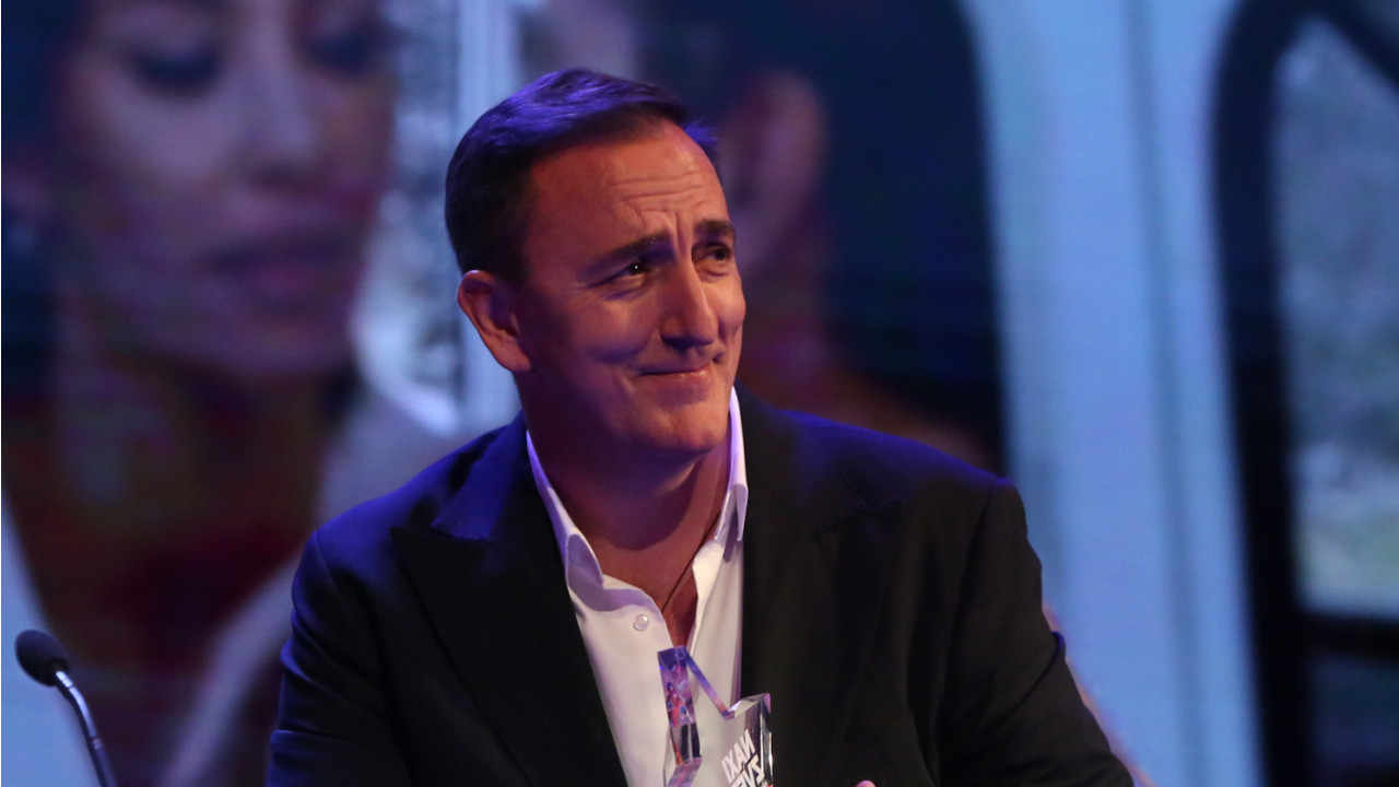 SERGEJEV ZAVODLJIVI PLES: Pevač pokazao svoje umeće