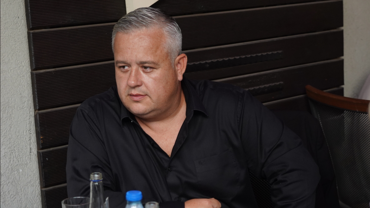 Pevač o supruzi: "Sad ne može da se razvede, sramota je"