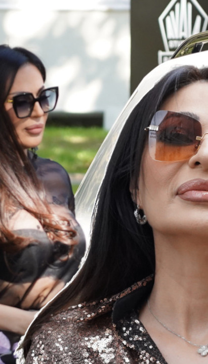 Цеца у друштву певача за којим су луделе жене (ФОТО)