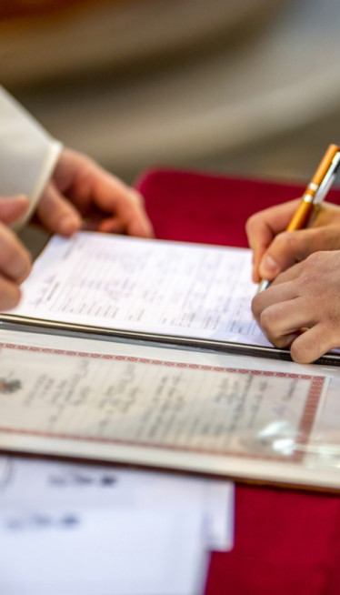 ОВО НИЈЕ ФЕР! Младожењу разочарао поклон родитеља