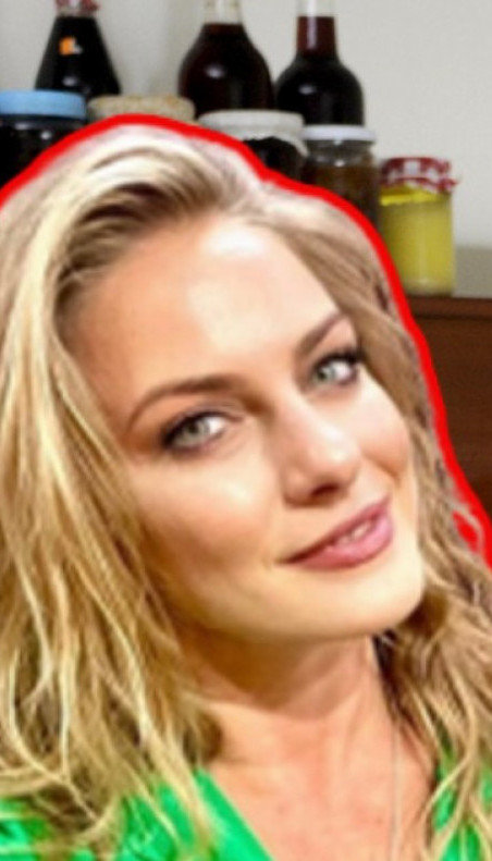 РАДАШИНОВА СНАЈА У КУПАЋЕМ: Попрсјем одушевила мушкарце