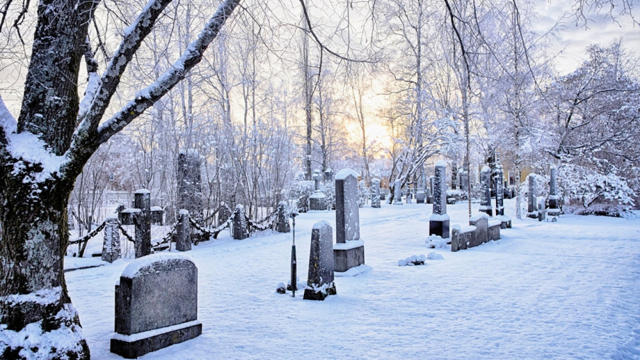 У СУБОТУ СУ ЗАДУШНИЦЕ: Када изађете на гробље, ово не радите