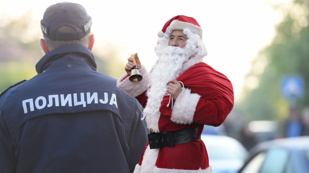 Deda Mrazovi u plavom darovali novogodišnje poklone deci