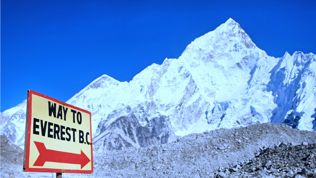 "ZATVOREN" MONT EVEREST Planinari zarobljeni, pad helikoptera