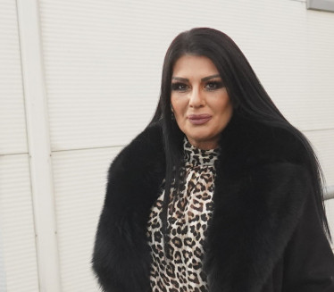 МЛАДИ НАМ КРАДУ ХИТОВЕ: Сања- "Џабе певате, кад немате име!"