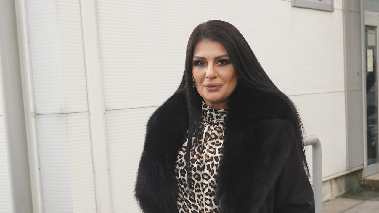 МЛАДИ НАМ КРАДУ ХИТОВЕ: Сања- "Џабе певате, кад немате име!"