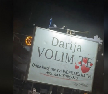 "HOĆU DA POPRIČAMO": Bilbord u Baru ZAPALIO mreže