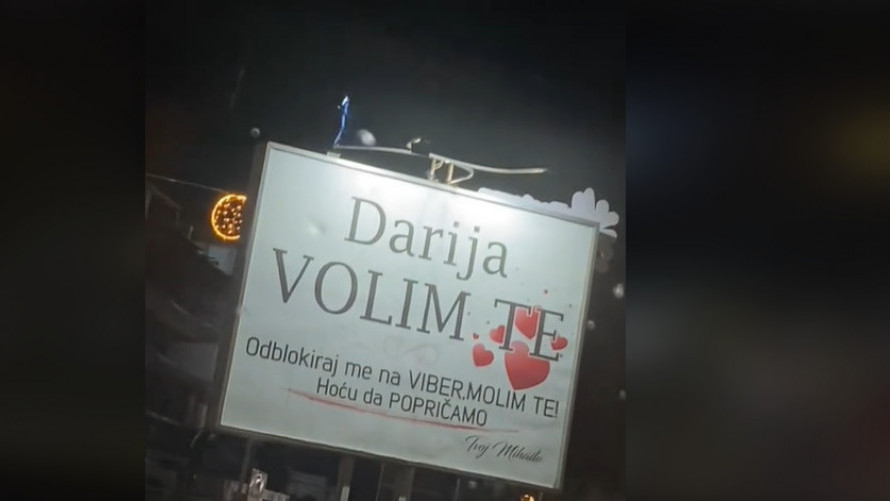 "HOĆU DA POPRIČAMO": Bilbord u Baru ZAPALIO mreže