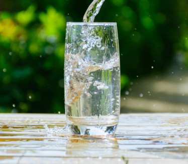 "ZLATNO PRAVILO": Napijte se vode do 16 časova