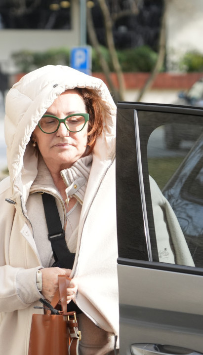 Остала без пара и крова над главом, отац јој умро на рукама