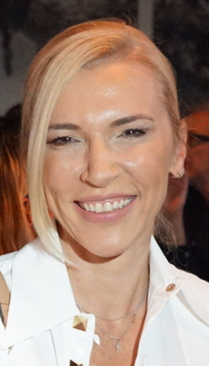 BAŠKARI SE NA PLAŽI: Irina sa dečkom na luks destinaciji