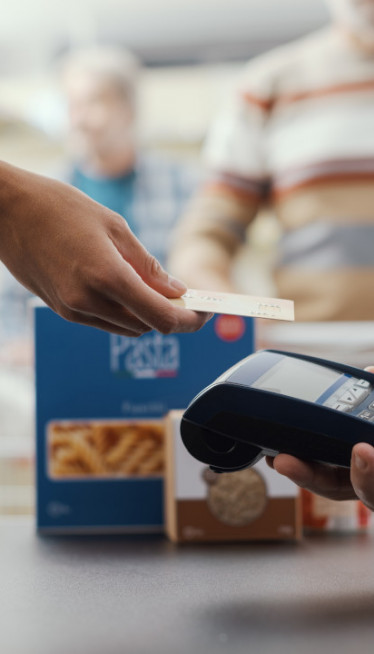 UPOZORENJE STRUČNJAKA: Kada NIKAKO ne treba plaćati karticom?