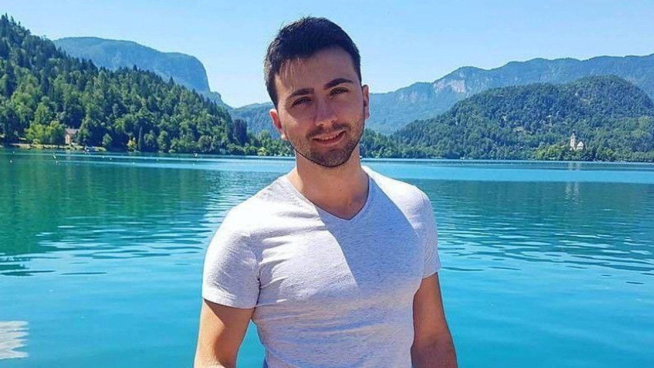 MAŠTALI O NJEGOVOM MESTU: Pevač se povukao zbog fakulteta