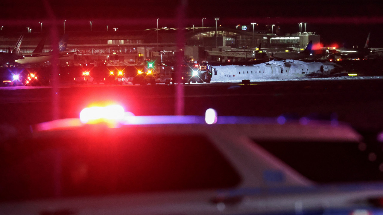 СТРАВИЧНО Појавио се снимак авионске несреће у Торонту ВИДЕО