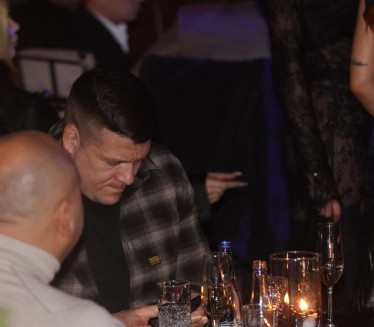 POSLE 27 SATI: Kombi krenuo po Slobu, sa njim i ova pevačica