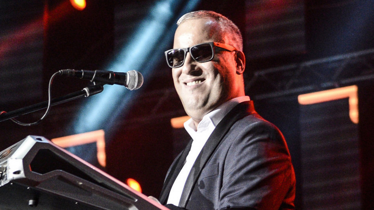 ZAMOLIO IH DA TO NE RADE: Saši bilo neprijatno uz voditeljke